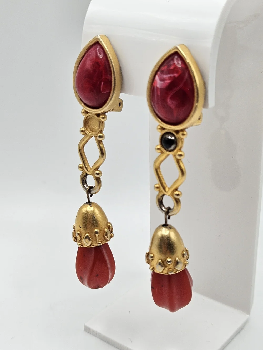 VINTAGE Leslie Block Red Lucite Gold Tone Statement Dangle Earrings 80s Clip